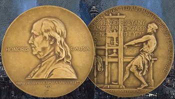 Front and reverse of Pulitzer Prize coin depicting man's head and print worker
